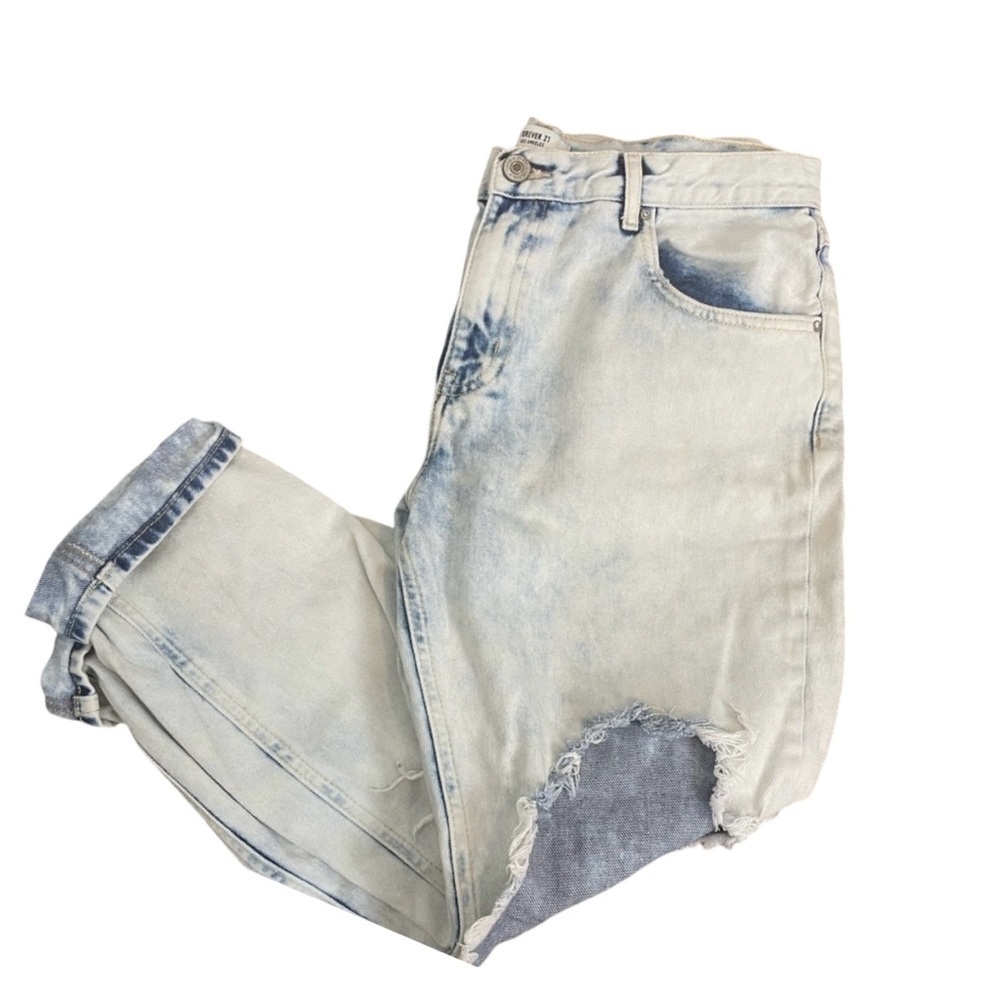 🎉2/$15 Forever 21 distressed cropped jeans